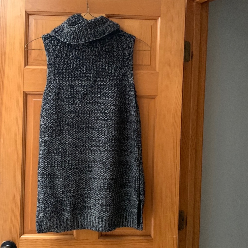 Banana Republic Sleeveless Tunic - Size M - Picture 3 of 3